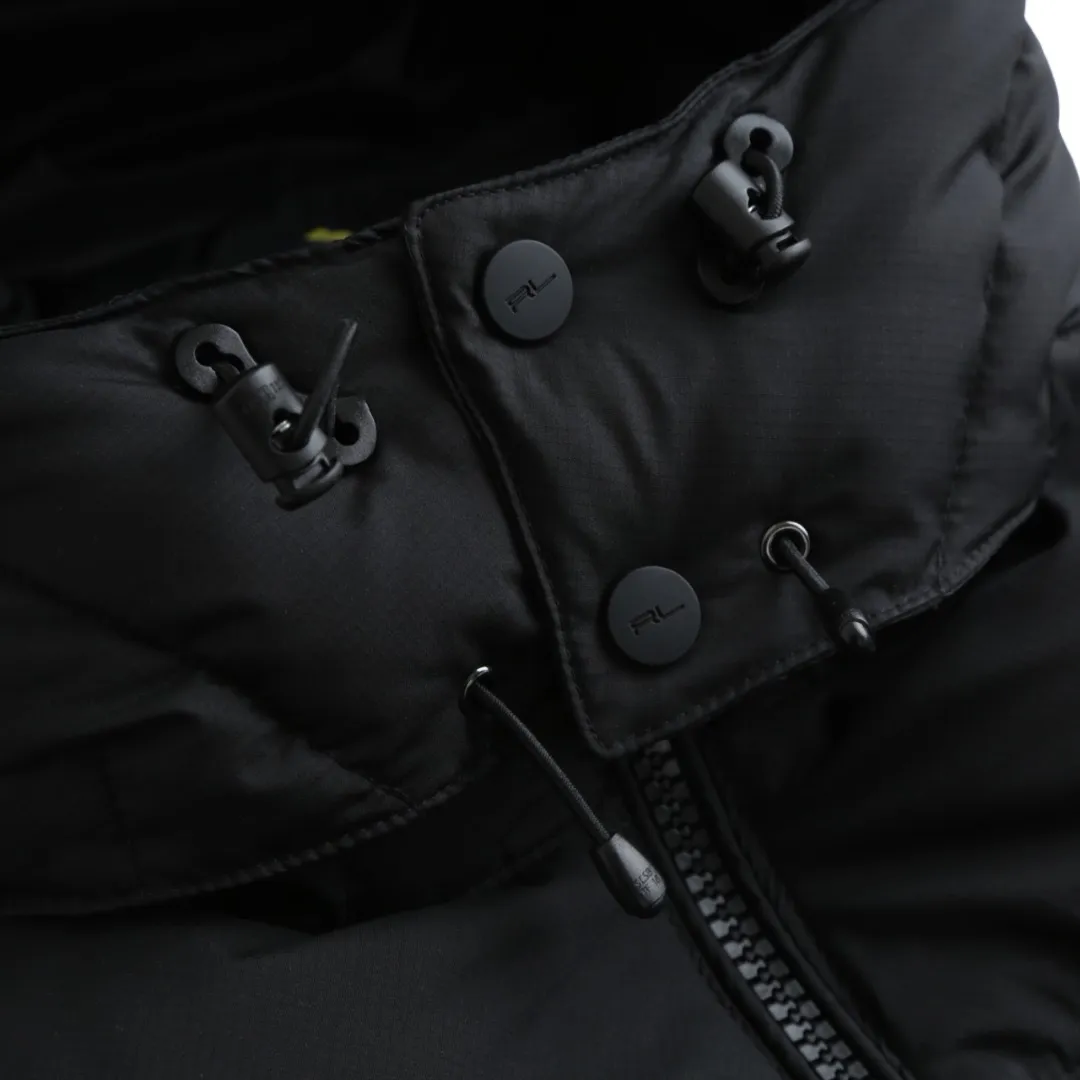 🅿️1030 [Exclusive supply] Ralph Lauren pony embroidered hooded down jacket. The fabric is made of nylon fabric with good windproof and waterproof properties, which can effectively block the intrusion of wind and rain from the outside and keep the inside dry. It is suitable for wearing in humid or rainy environments. The inner filling is made of 90 white duck down with a weight of 260g, ensuring excellent thermal insulation performance. After strict screening and processing, the velvet is not easy to get drilled, ensuring durability. The red label on the chest is made with an imported MECLO embroidery machine. The original pattern is scanned first, and then high-quality silk thread is used to make a pattern. The density effect is adjusted by continuous pattern making. The detachable hood down jacket is equipped with a detachable nylon hood that users can easily remove or install according to weather changes or personal preferences, which is both practical and convenient. Detailed processing and exquisite zipper design are simple and elegant. It is easy to operate. The closing design of the cuffs and hem effectively prevents the intrusion of cold wind and improves the warmth and comfort of wearing. Size:S-M-L-XL